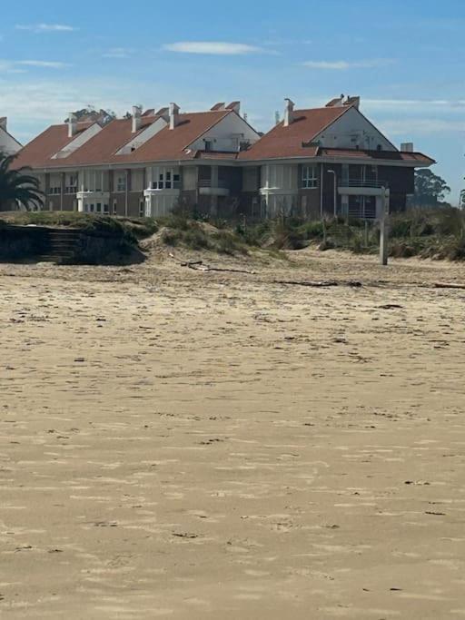 Playa De Berria -Apartamento Con Piscina Y Vistas Al Mar Santoña Exterior foto